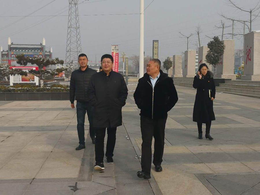 尊龙凯时人生就是博·中国集团董事长赴邹都会后八村考察